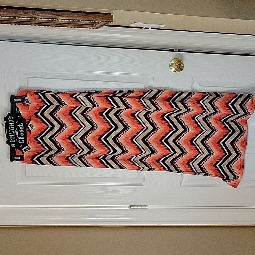 Bobbie Brooks Maxi Skirt 1X Chevron Pull On Coral Tan White Black